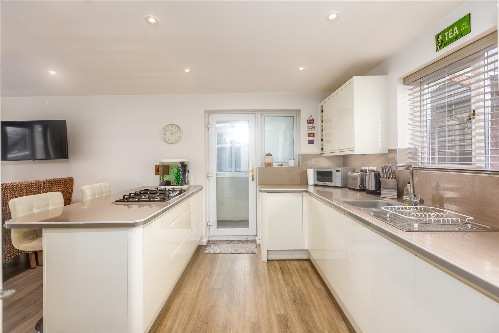 Heol Treffynnon, Parc Gwernfadog, Swansea, SA6 6SE